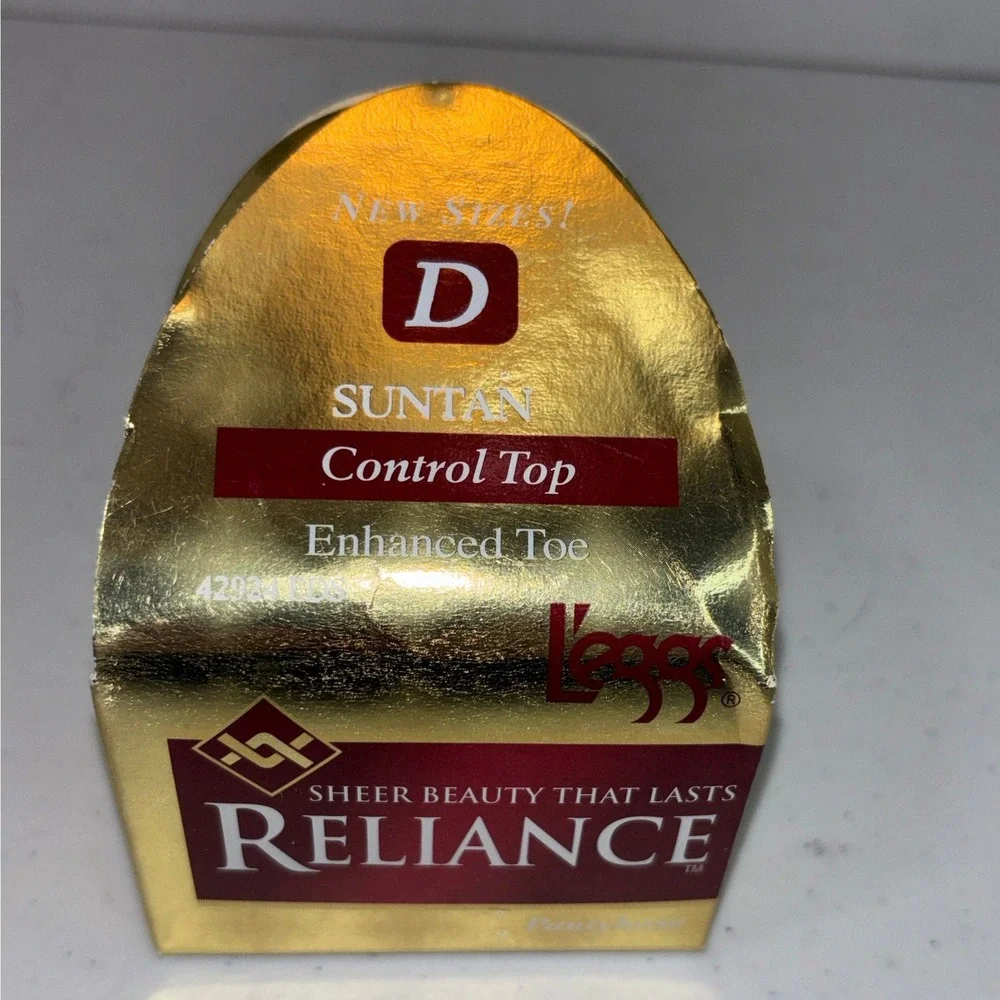Leggs Reliance Pantyhose Suntan Control Top Size D Vintage 1997 Style 42924 EDS